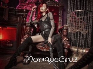 MoniqueCruz