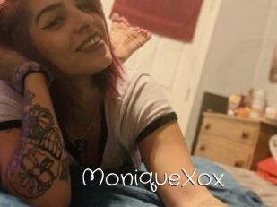 MoniqueXox